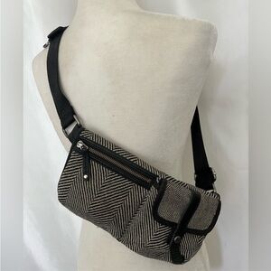 LULULEMON- Athletica Fanny Pack Hip Bag